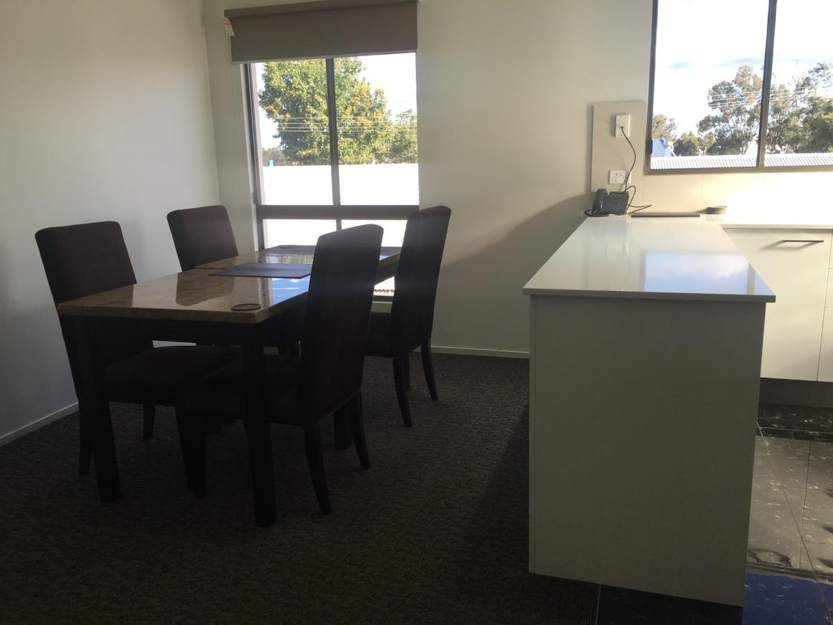Western Downs Motor Inn Miles Экстерьер фото